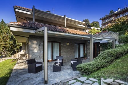 Pergotenda di Corradi Outdoor La pergotenda di Corradi Uotdoor living space, disponibile da Esagono